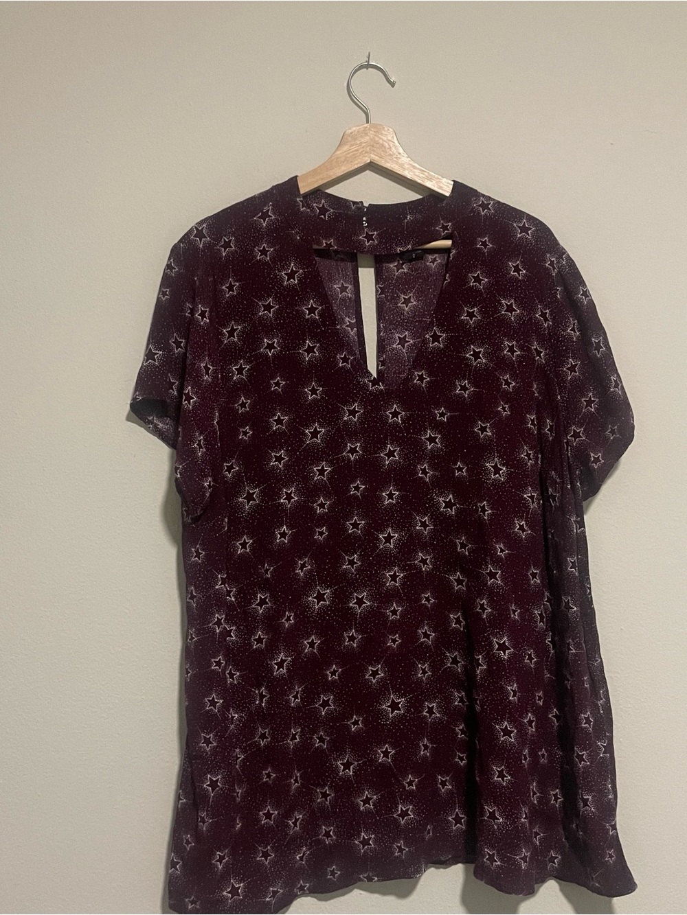 Torrid Maroon Rayon Novelty Celestial Stars Cut Out Choker Blouse, Size 2x - Picture 2 of 5